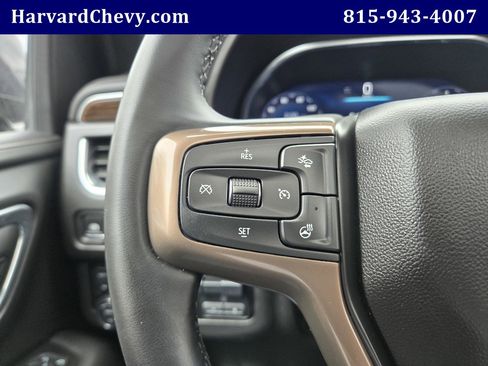 Used 2024 Chevrolet Suburban High Country AWD/4WD image 17
