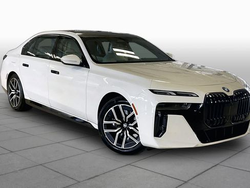 Used 2026 BMW 740i RWD image 2