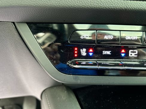 Used 2023 Buick Envision Avenir AWD/4WD image 33