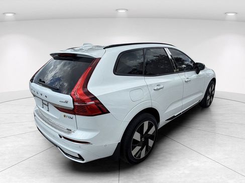 Used 2025 Volvo XC60 T8 Plus w/ Protection Package Premier AWD/4WD image 4