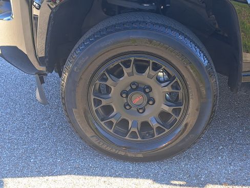 Used 2025 Toyota Tacoma SR5 RWD image 9