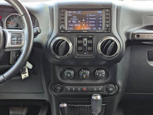 Used 2018 Jeep Wrangler Unlimited Sahara AWD/4WD image 13