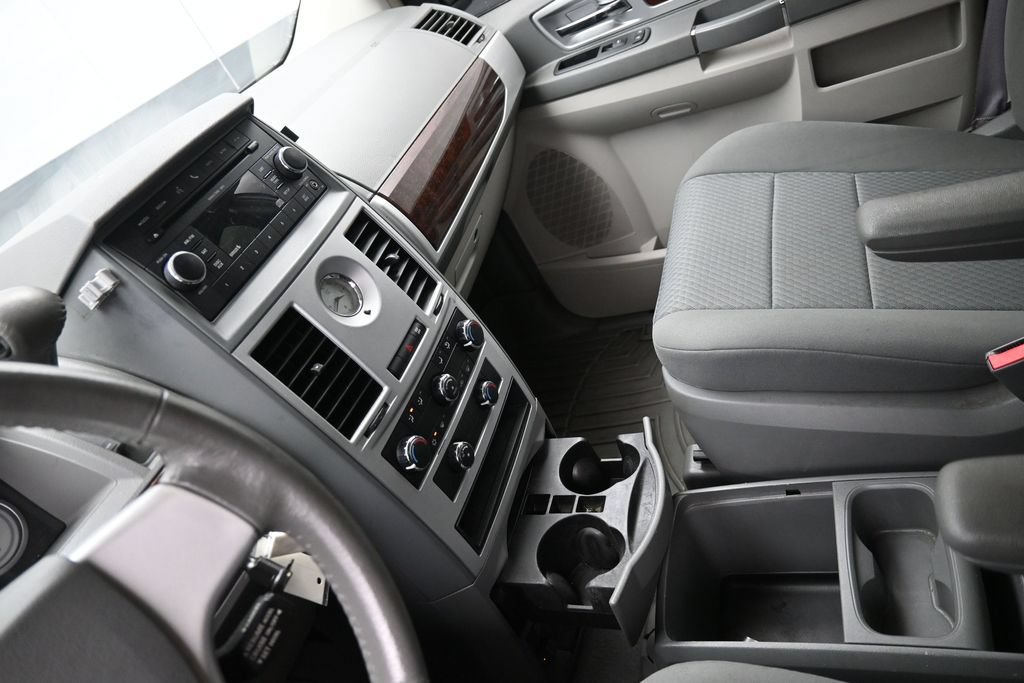 Used 2010 Chrysler Town & Country Touring FWD image 14