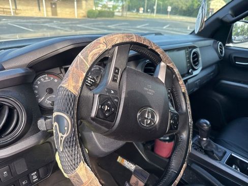 Used 2021 Toyota Tacoma TRD Off-Road w/ Technology Package RWD image 8