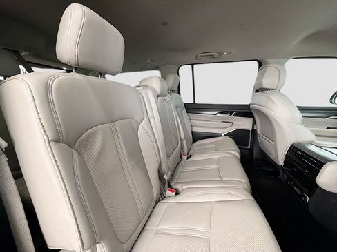 Used 2024 Jeep Wagoneer Series II w/ Flexible Seating Group image 30