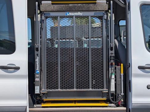 Used 2018 Ford Transit 350 XL RWD image 5