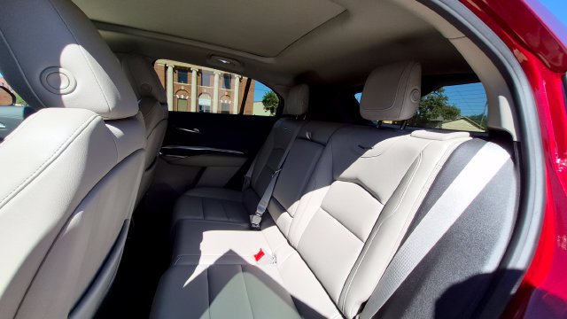 Used 2023 Cadillac XT4 Luxury w/ Cold Weather Package FWD image 13