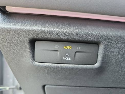 Used 2025 Volkswagen Tiguan SE AWD/4WD image 26