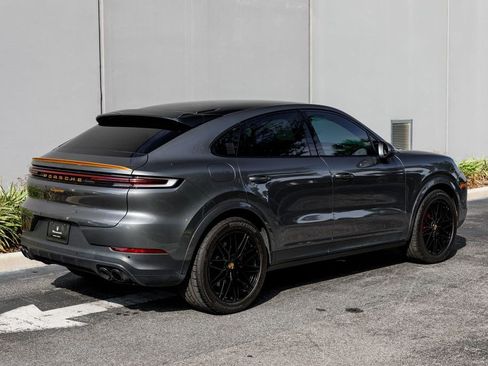 Used 2024 Porsche Cayenne Coupe AWD/4WD image 5