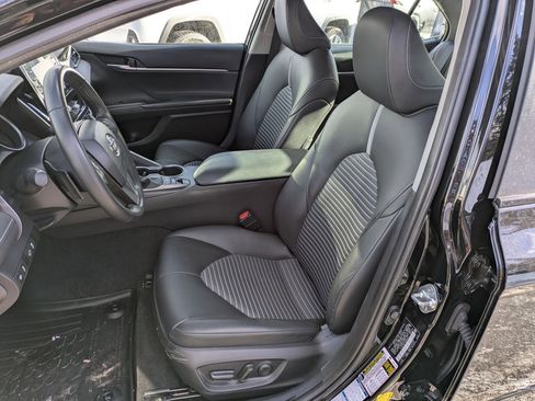 Used 2023 Toyota Camry SE image 7