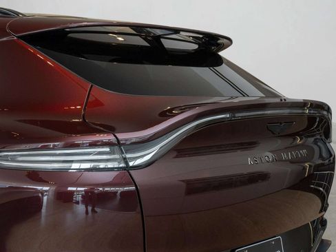 Used 2022 Aston Martin DBX AWD/4WD image 55