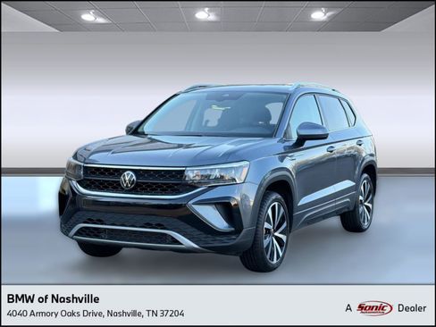 Used 2024 Volkswagen Taos SE image 1