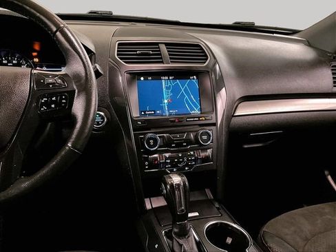 Used 2018 Ford Explorer XLT w/ Equipment Group 202A AWD/4WD image 7
