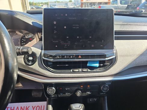 Used 2022 Jeep Compass Latitude w/ Sun and Sound Group AWD/4WD image 18