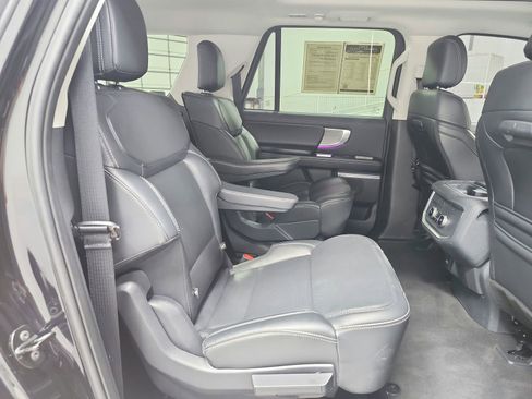 Used 2025 Ford Expedition Max Platinum AWD/4WD image 43