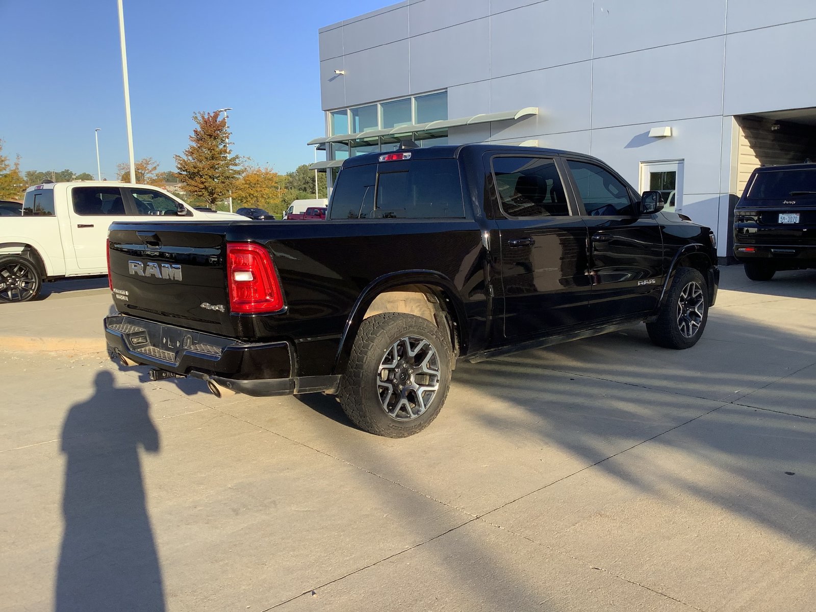 Used 2025 RAM 1500 Laramie AWD/4WD image 3