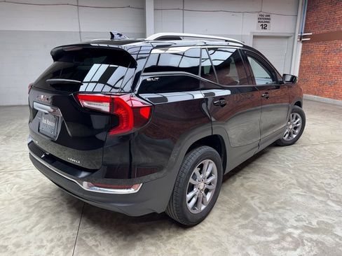 Used 2024 GMC Terrain SLT image 5