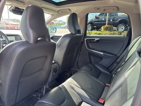 Used 2017 Volvo XC60 T5 Dynamic w/ Preferred Option Package image 28