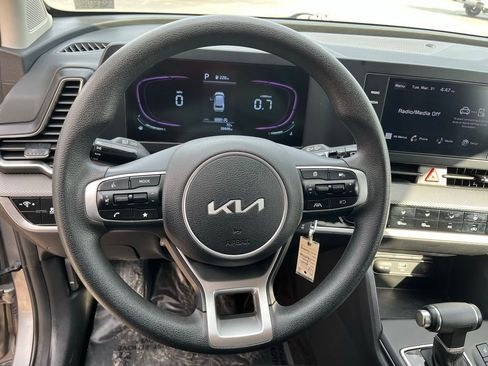 Used 2025 Kia Sportage LX image 11