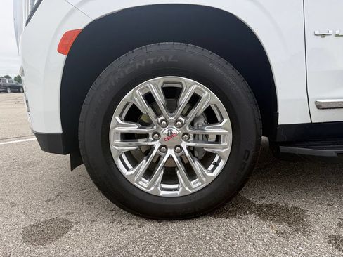 Used 2024 GMC Yukon SLT w/ SLT Premium Package AWD/4WD image 14