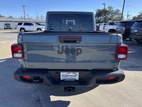 Used 2025 Jeep Gladiator Sport image 5