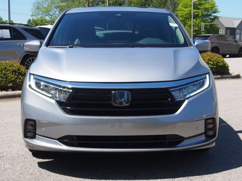 Used 2023 Honda Odyssey Touring image 3