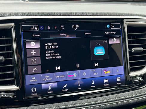 Used 2024 Chrysler Pacifica Select image 19