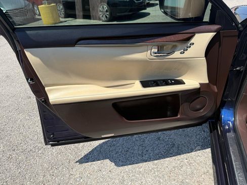 Used 2017 Lexus ES 350 w/ Premium Package FWD image 12