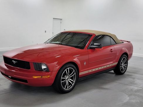 Used 2008 Ford Mustang Convertible RWD image 4
