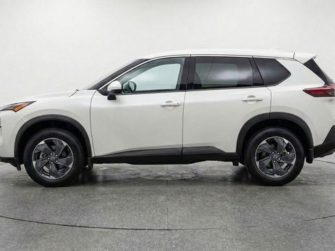 Used 2025 Nissan Rogue SV image 5