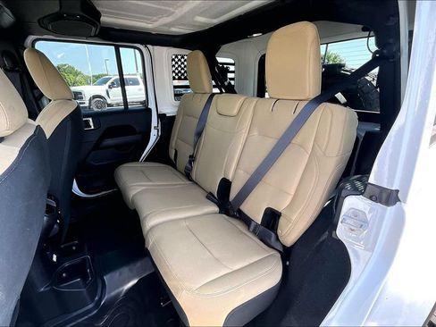 Used 2018 Jeep Wrangler Unlimited Sahara w/ Dual Top Group AWD/4WD image 24