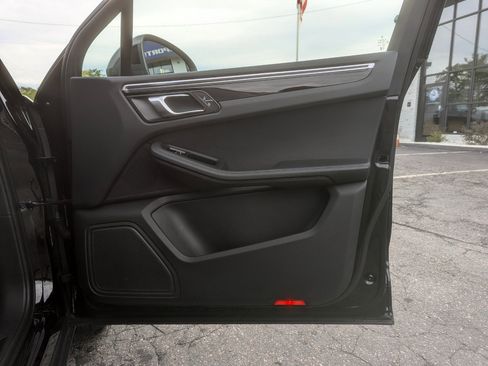 Used 2023 Porsche Macan image 29