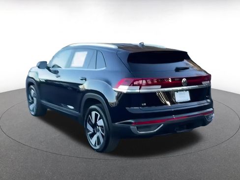 Used 2025 Volkswagen Atlas Cross Sport SE image 11