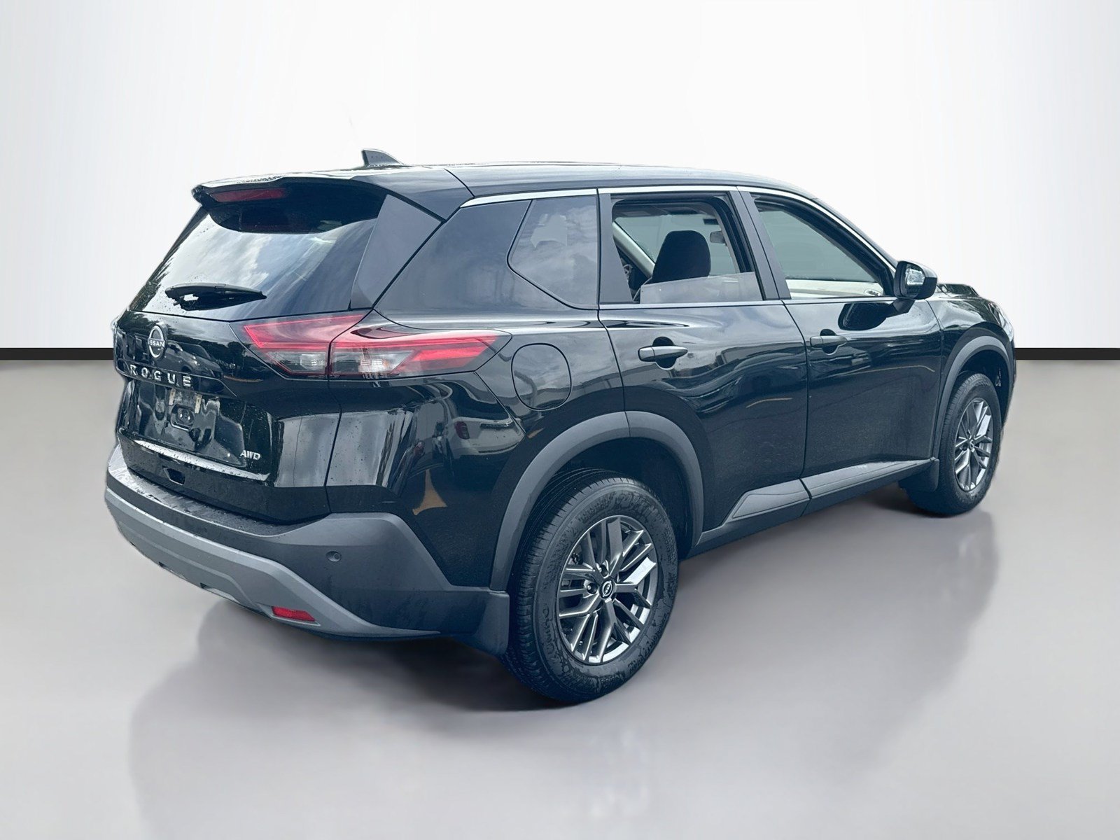 Used 2023 Nissan Rogue S AWD/4WD image 7