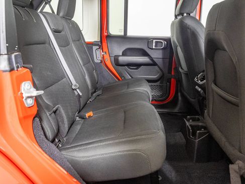 Used 2019 Jeep Wrangler Unlimited Sahara AWD/4WD image 40