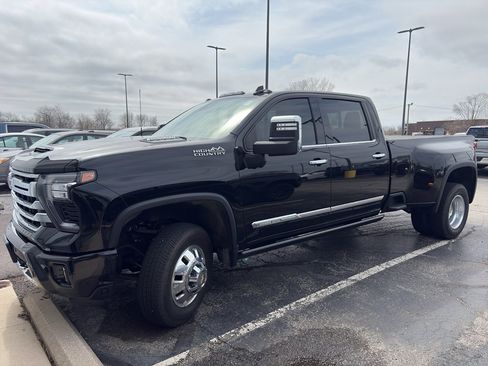 Used 2024 Chevrolet Silverado 3500 High Country w/ High Country Premium Package image 4