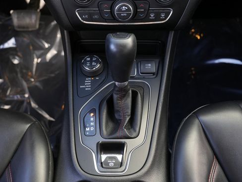 Used 2019 Jeep Cherokee Trailhawk w/ Cold Weather Group image 42