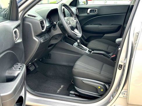Used 2024 Hyundai Venue SEL FWD image 13