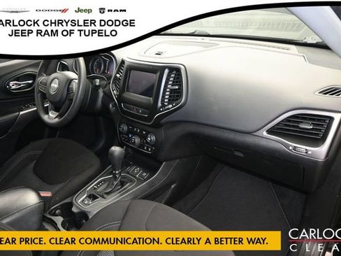 Used 2021 Jeep Cherokee Latitude FWD image 34