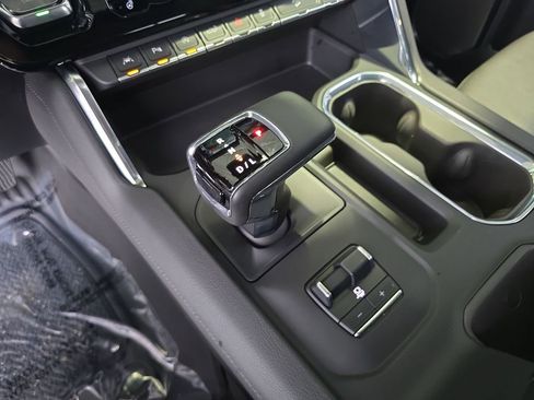 Certified 2025 GMC Sierra 1500 Denali image 17