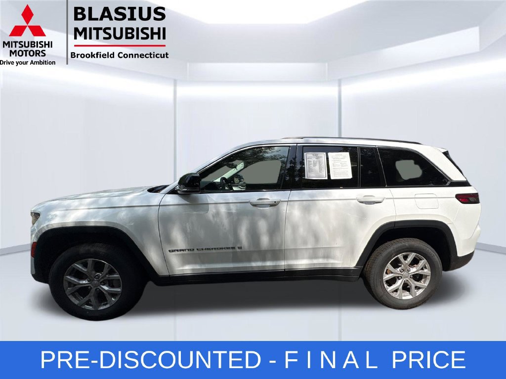 Used 2023 Jeep Grand Cherokee Limited w/ Trailer Tow Prep Group (B) AWD/4WD image 12