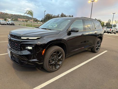 Used 2024 Chevrolet Traverse RS image 1