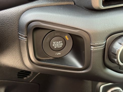 Used 2025 Jeep Gladiator Mojave image 24