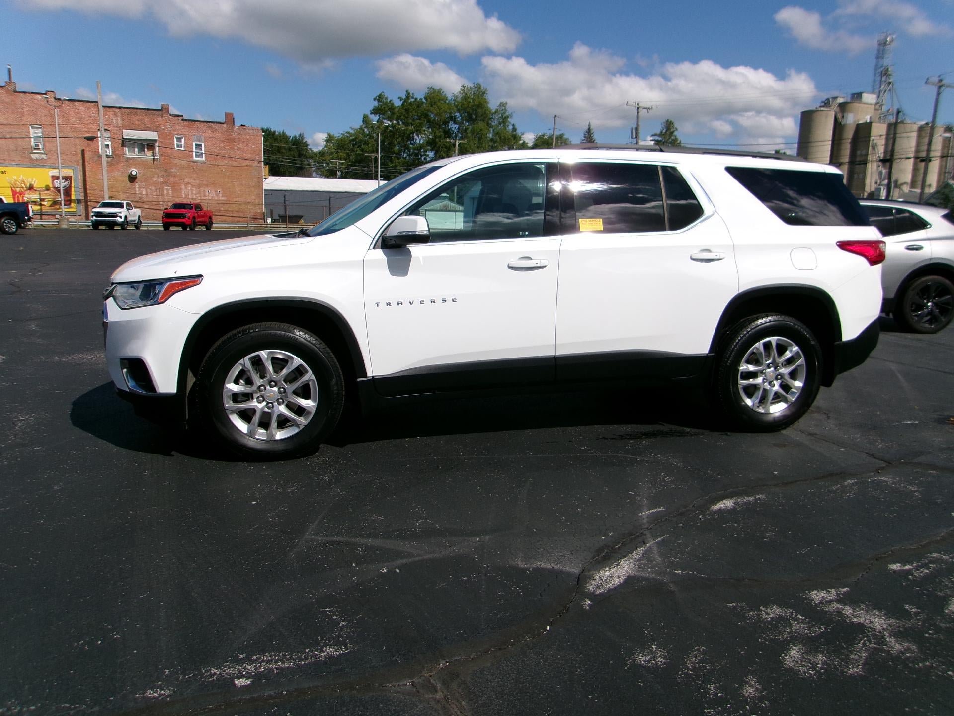 Used 2021 Chevrolet Traverse LT w/ LPO, Floor Liner Package AWD/4WD image 1