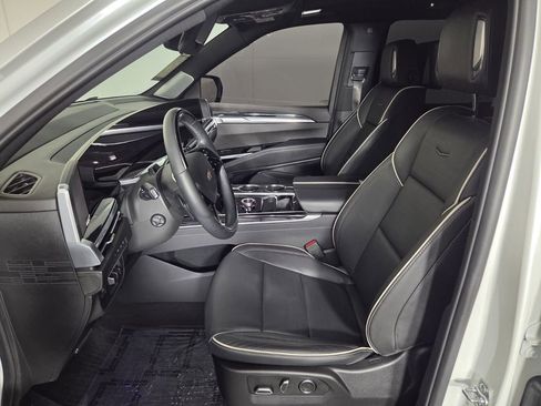 Used 2025 Cadillac Escalade Sport w/ Touring Package image 11