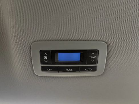 Used 2019 Toyota Sienna XLE w/ XLE Navigation Package FWD image 41