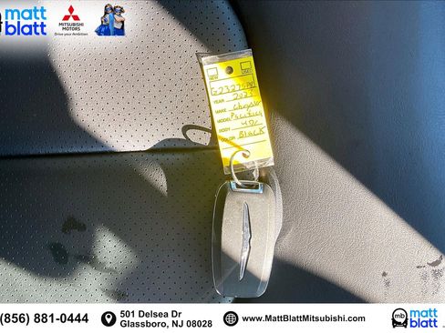 Used 2023 Chrysler Pacifica Touring-L image 12
