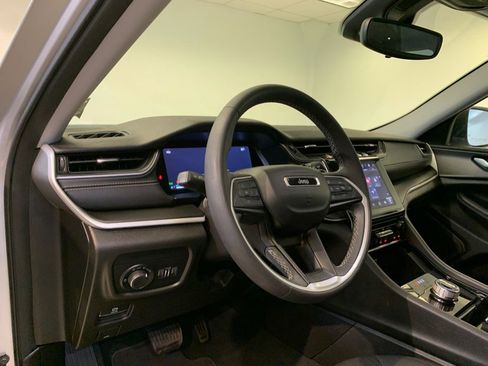 Used 2023 Jeep Grand Cherokee L Laredo AWD/4WD image 15