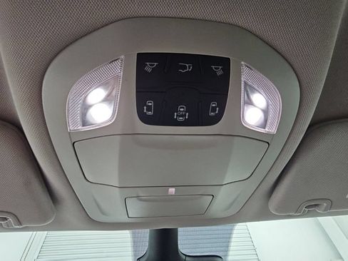 Used 2023 Chrysler Pacifica Touring-L FWD image 23