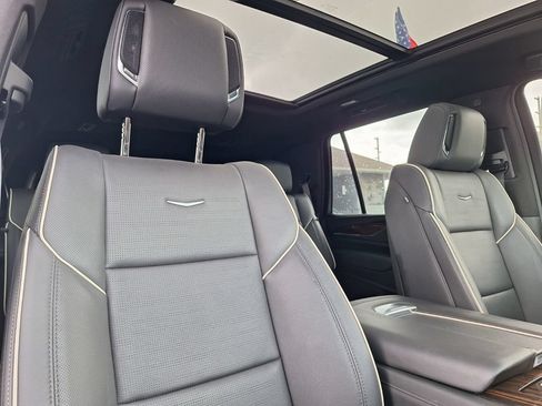 Used 2024 Cadillac Escalade Premium Luxury w/ Performance Package AWD/4WD image 31